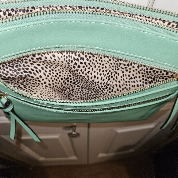 New mint green vegan leather crossbody purse with 3 outer & inner pockets - Picture 4 of 8